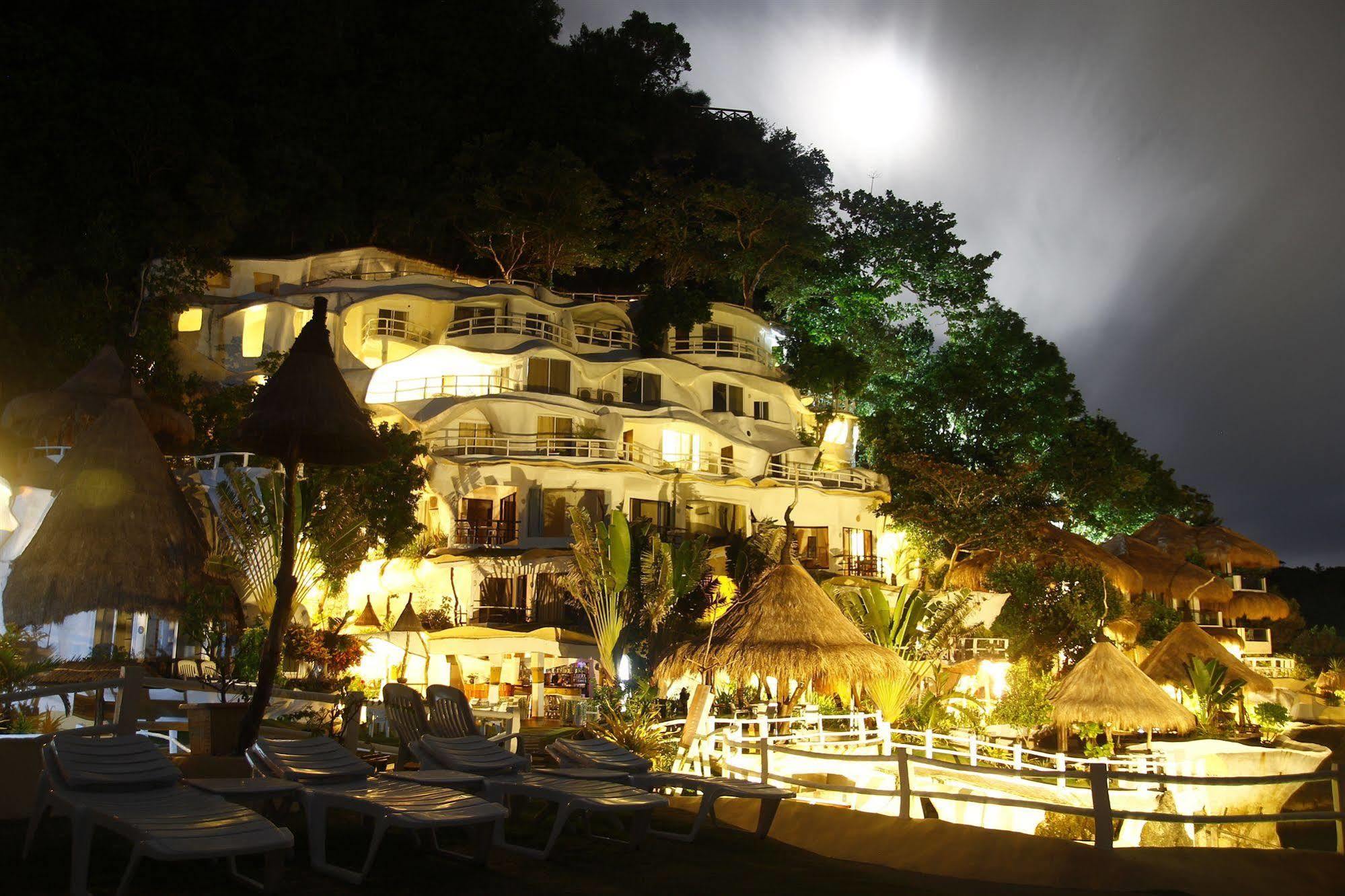 Boracay West Cove Resort 4*
